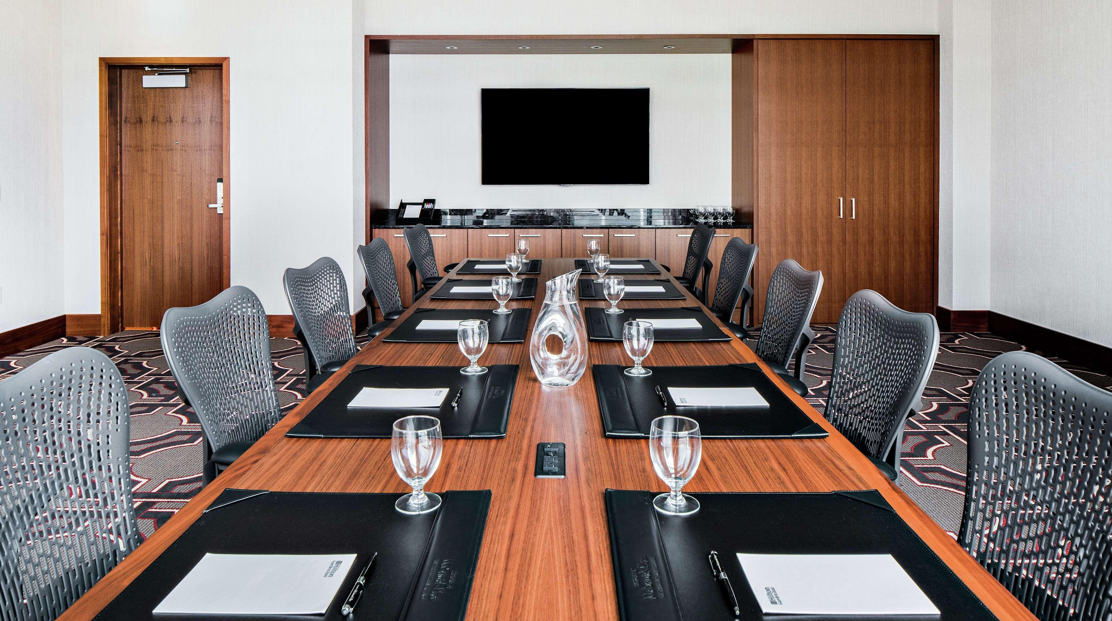 Home2 Suites By Hilton Chicago Mccormick Place Екстер'єр фото